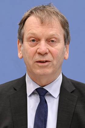 Hans-Martin Henning bei der Bundespressekonferenz Sondergutachten zur Prüfung der Treibhausgas-Projektionsdaten 2024 im Haus der Bundespressekonferenz. Berlin, 03.06.2024