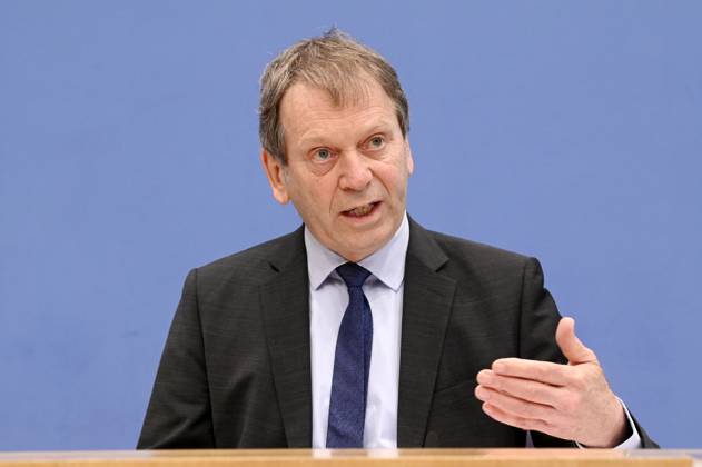Hans-Martin Henning bei der Bundespressekonferenz Sondergutachten zur Prüfung der Treibhausgas-Projektionsdaten 2024 im Haus der Bundespressekonferenz. Berlin, 03.06.2024