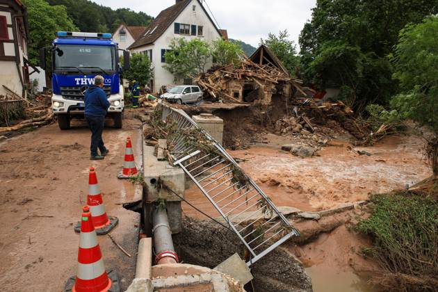 Bilder des Jahres 2024, News 06 Juni News Themen der Woche KW23 News Bilder des Tages Hochwasser, In einem Teilort von Rudersberg liegt nur noch Schutt und Asche. Seit Tagen kämpfen die Helfer in Bayern und Baden-Württemberg gegen die Flut und ihre Folgen. Die Hochwasserlage ist weiter dynamisch und unübersichtlich. Viele kleine Gemeinden sind betroffen, mancherorts spitzt sie sich die Lage sogar zu Rudersberg Baden-Württemberg Deutschland Klaffenbach