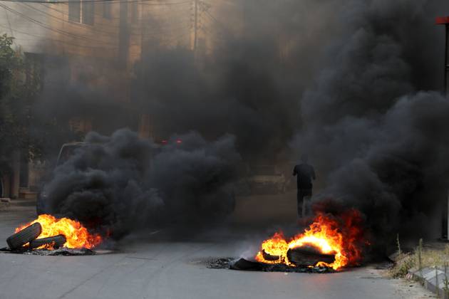 Bilder des Jahres 2024, News 06 Juni News Themen der Woche KW23 News Bilder des Tages (240603) -- NABLUS, June 3, 2024 -- Burning tires are seen in the northern West Bank city of Nablus, on June 3, 2024. Two Palestinians were killed and six others injured on Monday during an Israeli military operation in Nablus, the Palestinian Health Ministry said. (Photo by Xinhua) MIDEAST-NABLUS-ISRAEL-MILITARY OPERATION-CLASHES AymanxNobani 