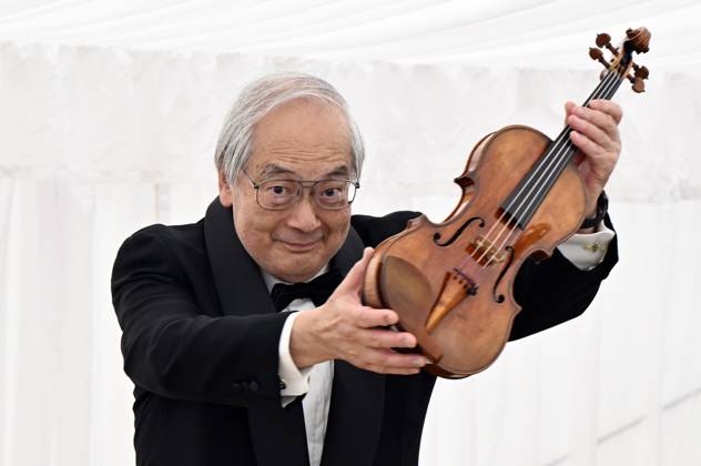 Bilder des Jahres 2024, Entertainment 06 Juni Entertainment Themen der Woche KW23 Entertainment Bilder des Tages the Huggins 1708 Stradivarius of the Nippon Music Foundation is shown during the award ceremony of the Queen Elisabeth Violin Competition 2024, at the Queen Elisabeth Music Chapel (Chapelle Musicale Reine Elisabeth - Muziekkapel Koningin Elisabeth), in Waterloo on Tuesday 04 June 2024.  ERICxLALMAND 93955826