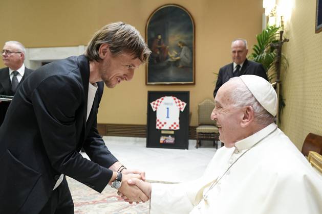 Bilder des Jahres 2024, News 06 Juni News Themen der Woche KW23 News Bilder des Tages ITALY -POPE FRANCIS RECEIVES IN PRIVATE AUDIENCE CROATION NATIONAL TEAM IN THE VATICAN - 2024 6 5 NO LIBRI Italy, Rome, Vatican, 2024 6 5. Pope Francis receives in private audience Croatian national soccer team in the Vatican. Photograph by VATICAN MEDIA Catholic Press Photo VATICAN VATICAN  Copyright: xIPA ABACAx