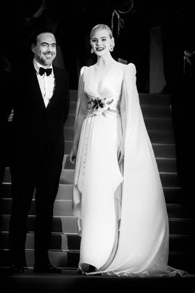 Alejandro Gonzalez Inarritu and Elle Fanning poses on the red carpet for the opening night film, The Dead Don t Die on Tuesday 14 May 2019 at the 72nd Festival de Cannes Alejandro Gonzalez Inarritu and Elle Fanning poses on the red carpet for the opening night film, The Dead Dont Die on Tuesday 14 May 2019 at the 72nd Festival de Cannes, Palais des Festivals, Cannes. Pictured: Alejandro Gonzalez Inarritu , Elle Fanning. Editors Note: This image as been converted to monochrome. LFI Avalon. All usages must be credited Julie Edwards LFI Avalon. Picture by Julie Edwards LFI Avalon. All usages must be credited Julie Edwards LFI Avalon., Copyright: xJuliexEdwards LFI Avalonx xAvalonx 0535946954