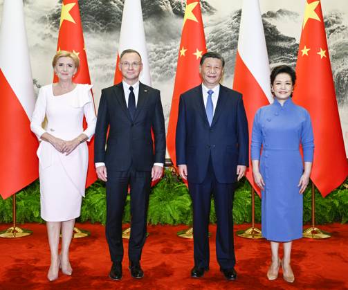 (240624) -- BEIJING, June 24, 2024 -- Chinese President Xi Jinping and his wife Peng Liyuan pose for a group photo with Polish President Andrzej Duda and his wife Agata Kornhauser-Duda prior to the talks between Xi and Duda in Beijing, capital of China, June 24, 2024. Xi held talks with Duda, who is on a state visit to China, at the Great Hall of the People in Beijing on Monday. ) CHINA-BEIJING-XI JINPING-POLISH PRESIDENT-TALKS (CN) LixXueren 