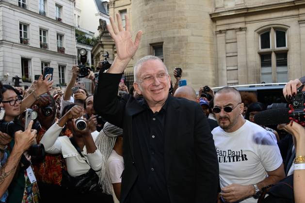 Bilder des Jahres 2024, Entertainment 06 Juni Entertainment Themen der Woche KW26 Jean Paul Gaultier arrive to his show as part of Paris Fashion Week on June 26, 2024 in Paris, France photo by federico pestellini panoramic CELEBRITES Arrivees du defile Jean Paul Gaultier Paris 26 06 2024 FedericoPestellini Panoramic 