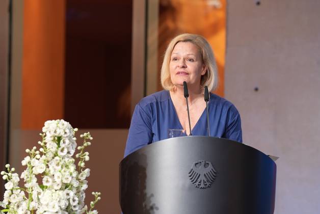 Tag des Peacekeeping, Verleihung fuer Internationale Friedenseinsaetze durch Bundesminister Bundesinnenministerin Nancy Faeser im Portrait bei seiner Rede zur Auszeichnung fuer internationale Friedenseinsaetze am Tag des Peacekeeping, Berlin, 27.06.2024 Berlin Berlin Deutschland