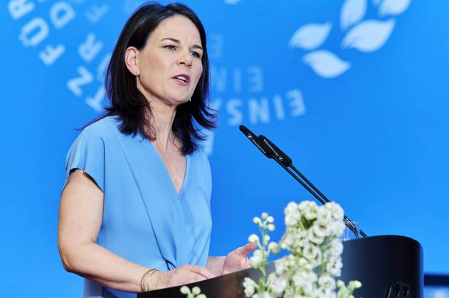 Annalena Baerbock - Peacekeeping 2024 EUR, Deutschland, Berlin, 27.06.2024: Bundesaussenministerin Annalena Baerbock (B90 Die Grünen) würdigt am Tag des Peacekeepings den Einsatz aller deutschen Einsatzkräfte in internationalen Friedensmissionen. Geehrt werden Angehörige von NATO-, EU- und VN-Missionen. Ein Einsatz für Stabilität, Sicherheit und Frieden sowie polizeiliche und militärische Maßnahmen zur Krisenbewältigung.