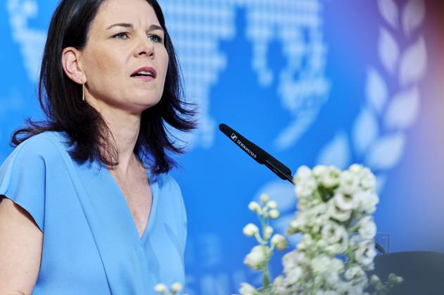Annalena Baerbock - Peacekeeping 2024 EUR, Deutschland, Berlin, 27.06.2024: Bundesaussenministerin Annalena Baerbock (B90 Die Grünen) würdigt am Tag des Peacekeepings den Einsatz aller deutschen Einsatzkräfte in internationalen Friedensmissionen. Geehrt werden Angehörige von NATO-, EU- und VN-Missionen. Ein Einsatz für Stabilität, Sicherheit und Frieden sowie polizeiliche und militärische Maßnahmen zur Krisenbewältigung.