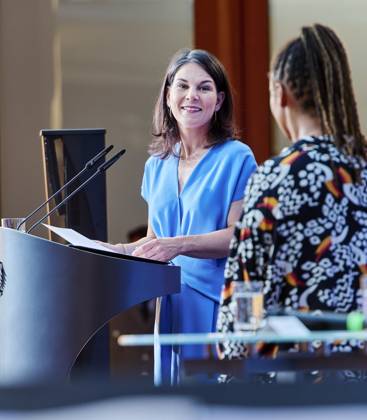Annalena Baerbock - Peacekeeping 2024 EUR, Deutschland, Berlin, 27.06.2024: Bundesaussenministerin Annalena Baerbock (B90 Die Grünen) würdigt am Tag des Peacekeepings den Einsatz aller deutschen Einsatzkräfte in internationalen Friedensmissionen. Geehrt werden Angehörige von NATO-, EU- und VN-Missionen. Ein Einsatz für Stabilität, Sicherheit und Frieden sowie polizeiliche und militärische Maßnahmen zur Krisenbewältigung.