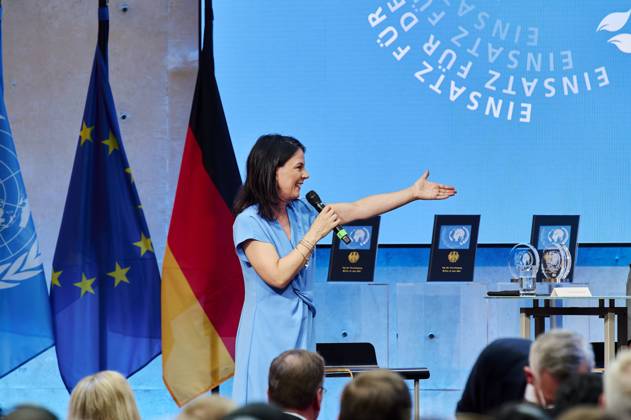 Annalena Baerbock - Peacekeeping 2024 EUR, Deutschland, Berlin, 27.06.2024: Bundesaussenministerin Annalena Baerbock (B90 Die Grünen) würdigt am Tag des Peacekeepings den Einsatz aller deutschen Einsatzkräfte in internationalen Friedensmissionen. Geehrt werden Angehörige von NATO-, EU- und VN-Missionen. Ein Einsatz für Stabilität, Sicherheit und Frieden sowie polizeiliche und militärische Maßnahmen zur Krisenbewältigung.