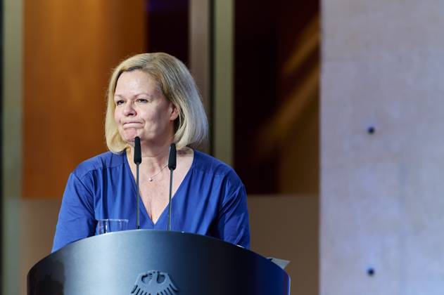 Nancy Faser - Peacekeeping 2024 EUR, Deutschland, Berlin, 27.06.2024: Bundesinnenministerin Nancy Faser (SPD) würdigt am Tag des Peacekeepings den Einsatz aller deutschen Einsatzkräfte in internationalen Friedensmissionen. Geehrt werden Angehörige von NATO-, EU- und VN-Missionen. Ein Einsatz für Stabilität, Sicherheit und Frieden sowie polizeiliche und militärische Maßnahmen zur Krisenbewältigung.