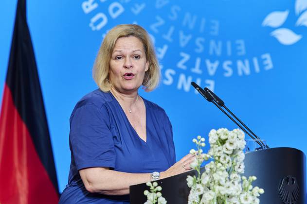 Nancy Faser - Peacekeeping 2024 EUR, Deutschland, Berlin, 27.06.2024: Bundesinnenministerin Nancy Faser (SPD) würdigt am Tag des Peacekeepings den Einsatz aller deutschen Einsatzkräfte in internationalen Friedensmissionen. Geehrt werden Angehörige von NATO-, EU- und VN-Missionen. Ein Einsatz für Stabilität, Sicherheit und Frieden sowie polizeiliche und militärische Maßnahmen zur Krisenbewältigung.