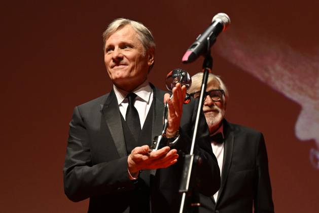 Opening ceremony of the 58th Karlovy Vary International Film Festival was held on June 28, 2024, in Karlovy Vary, Czech Republic. American actor Viggo Mortensen, left, receives the President s Award by festival president Jiri Bartoska, right. (CTKxPhoto KaterinaxSulova) CTKPhotoP2024062808336  CTKPhotoP2024062808336