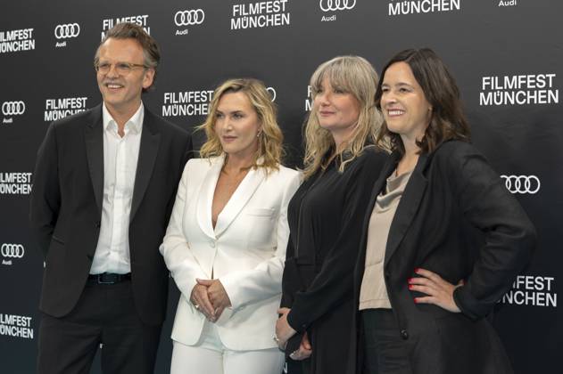 Christoph Gröner, Kate Winslet, Kate Solomon und Julia Weigl bei der Premiere des Kinofilms Die Fotografin Lee und der Verleihung des Cinemerit Awards auf dem 41. Filmfest München 2024 im Deutschen Theater. München, 02.07.2024