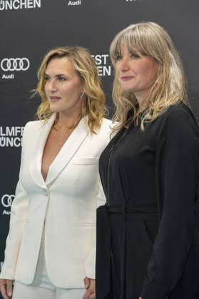 Kate Winslet und Kate Solomon bei der Premiere des Kinofilms Die Fotografin Lee und der Verleihung des Cinemerit Awards auf dem 41. Filmfest München 2024 im Deutschen Theater. München, 02.07.2024