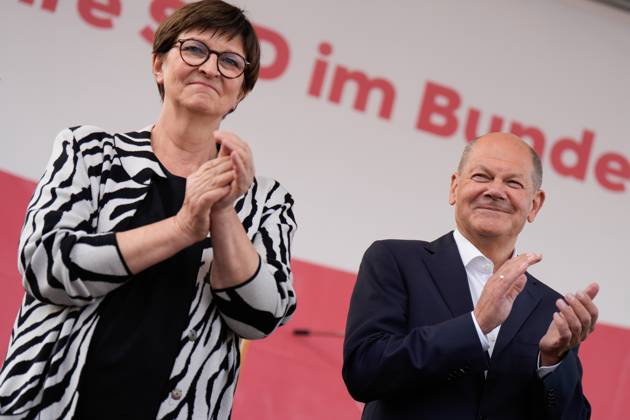 Hoffest der SPD-Bundestagsfraktion Hoffest der SPD-Bundestagsfraktion im Tipi am Kanzleramt, Bundeskanzler, Olaf Scholz, Saskia Esken, Parteivorsitzende Berlin Berlin GER