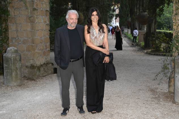 Giovanni Veronesi mit Partnerin Valeria Solarino bei der 64. Verleihung der Globi d Oro 2024 in der Accademia Tedesca di Roma Villa Massimo. Rom, 03.07.2024