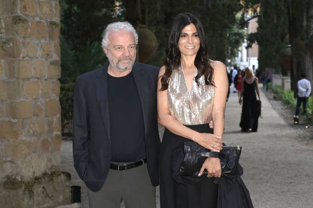 Giovanni Veronesi mit Partnerin Valeria Solarino bei der 64. Verleihung der Globi d Oro 2024 in der Accademia Tedesca di Roma Villa Massimo. Rom, 03.07.2024