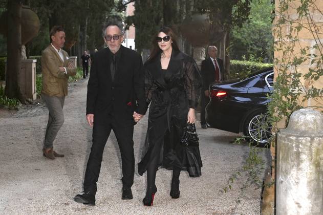 Tim Burton mit Partnerin Monica Bellucci bei der 64. Verleihung der Globi d Oro 2024 in der Accademia Tedesca di Roma Villa Massimo. Rom, 03.07.2024