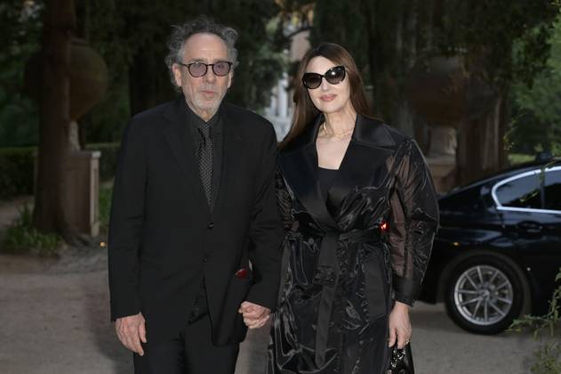 Tim Burton mit Partnerin Monica Bellucci bei der 64. Verleihung der Globi d Oro 2024 in der Accademia Tedesca di Roma Villa Massimo. Rom, 03.07.2024