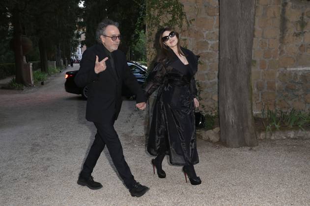 Tim Burton mit Partnerin Monica Bellucci bei der 64. Verleihung der Globi d Oro 2024 in der Accademia Tedesca di Roma Villa Massimo. Rom, 03.07.2024