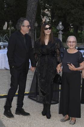 Tim Burton mit Partnerin Monica Bellucci und Gast bei der 64. Verleihung der Globi d Oro 2024 in der Accademia Tedesca di Roma Villa Massimo. Rom, 03.07.2024