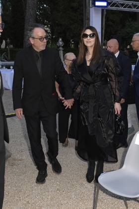 Tim Burton mit Partnerin Monica Bellucci bei der 64. Verleihung der Globi d Oro 2024 in der Accademia Tedesca di Roma Villa Massimo. Rom, 03.07.2024