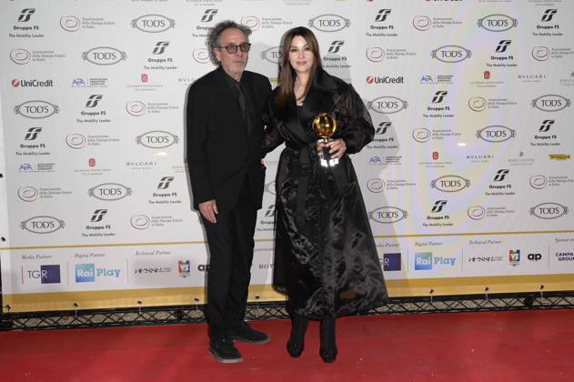 Tim Burton mit Partnerin Monica Bellucci bei der 64. Verleihung der Globi d Oro 2024 in der Accademia Tedesca di Roma Villa Massimo. Rom, 03.07.2024