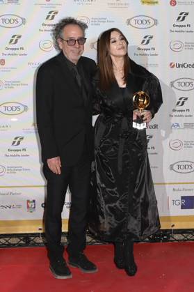 Tim Burton mit Partnerin Monica Bellucci bei der 64. Verleihung der Globi d Oro 2024 in der Accademia Tedesca di Roma Villa Massimo. Rom, 03.07.2024