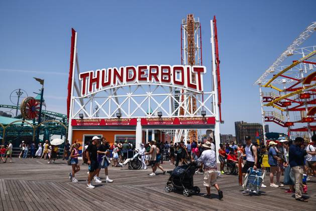 Business And Economy In New York Thunderbolt Roller Coaster at Luna Park in Coney Island in New York, United States of America, on July 4th, 2024. New York United States Copyright: xBeataxZawrzelx originalFilename: zawrzel-business240704_npazU