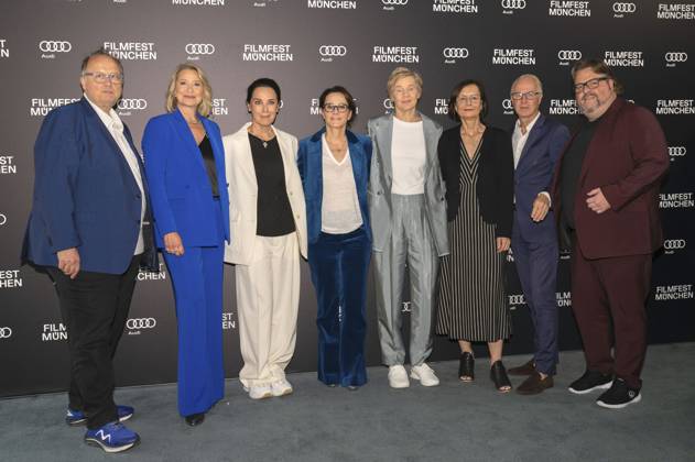 Bilder des Jahres 2024, Entertainment 07 Juli Entertainment Themen der Woche KW27 Entertainment Bilder des Tages Christoph Ott, Trine Dyrholm, Desiree Nosbusch, Alexandra Hoesdorff, Lot Vekemans, Claudia Tronnier, Michael Lehmann und Gast bei der Premiere des Kinofilms Poison - Eine Liebesgeschichte auf dem 41. Filmfest München 2024 in der Astor Filmlounge. München, 05.07.2024
