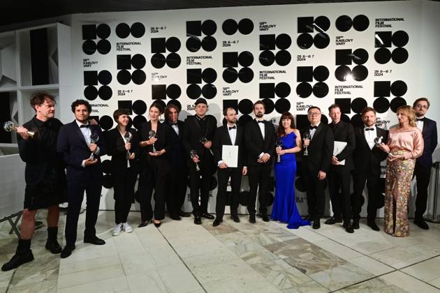 Bilder des Jahres 2024, Entertainment 07 Juli Entertainment Themen der Woche KW27 Entertainment Bilder des Tages A group photo of all the winners in front the photo wall after the closing awards ceremony of the 58th Karlovy Vary International Film Festival, in Karlovy Vary, Czech Republic, on July 6, 2024. (CTKxPhoto SlavomirxKubes) CTKPhotoP2024070605793  CTKPhotoP2024070605793