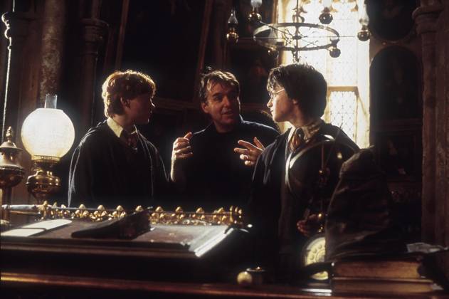 Harry Potter and the Sorcerer s Stone (2001) - filmstill Behind the scenes photo of Daniel Radcliffe & Rupert Grint Harry Potter and the Sorcerer s Stone (2001) - - - EDITORIAL USE ONLY Copyright: xCAP RFSx