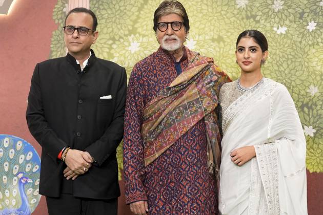 Anant-Radhika s post wedding ceremony Mumbai: Actor Amitabh Bachchan with son-in-law Nikhil Nanda and granddaughter Navya Naveli Nanda pose for photos upon their arrival to attend Anant Ambani and Radhika Merchant s post wedding ‘Blessing Ceremony’, in Mumbai, Saturday, July 13, 2024. (PTI Photo Kunal Patil) (PTI07_13_2024_000220B) Mumbai Maharashtra India Copyright: xKunalxPatilx (PTI07_13_2024_000220B)
