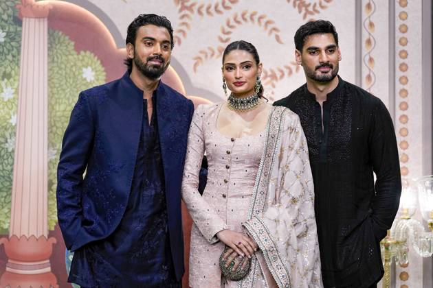 Anant-Radhika s post wedding ceremony Mumbai: Actors Athiya Shetty and Ahan Shetty and cricketer KL Rahul pose for photos upon their arrival to attend Anant Ambani and Radhika Merchant s post wedding ‘Blessing Ceremony’, in Mumbai, Saturday, July 13, 2024. (PTI Photo Kunal Patil) (PTI07_13_2024_000269B) Mumbai Maharashtra India Copyright: xKunalxPatilx (PTI07_13_2024_000269B)