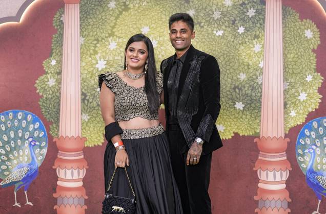 Anant-Radhika s post wedding ceremony Mumbai: Cricketer Suryakumar Yadav and wife Devisha pose for photos upon their arrival to attend Anant Ambani and Radhika Merchant s post wedding ‘Blessing Ceremony’, in Mumbai, Saturday, July 13, 2024. (PTI Photo Kunal Patil) (PTI07_13_2024_000213B) Mumbai Maharashtra India Copyright: xKunalxPatilx (PTI07_13_2024_000213B)