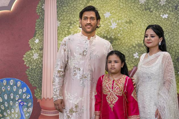 Anant-Radhika s post wedding ceremony Mumbai: Former cricketer MS Dhoni, wife Sakshi Dhoni and daughter Ziva pose for photos upon their arrival to attend Anant Ambani and Radhika Merchant s post wedding ‘Blessing Ceremony’, in Mumbai, Saturday, July 13, 2024. (PTI Photo Kunal Patil) (PTI07_13_2024_000223B) Mumbai Maharashtra India Copyright: xKunalxPatilx (PTI07_13_2024_000223B)