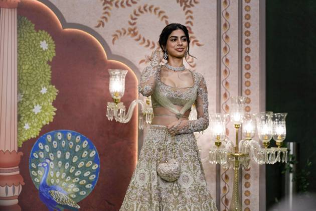 Anant-Radhika s post wedding ceremony Mumbai: Actor Khushi Kapoor poses for photos upon her arrival to attend Anant Ambani and Radhika Merchant s post wedding ‘Blessing Ceremony’, in Mumbai, Saturday, July 13, 2024. (PTI Photo Kunal Patil) (PTI07_13_2024_000273A) Mumbai Maharashtra India Copyright: xKunalxPatilx (PTI07_13_2024_000273A)