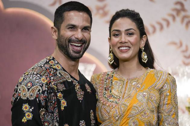 Anant-Radhika s post wedding ceremony Mumbai: Actor Shahid Kapoor and wife Mira Rajput pose for photos upon their arrival to attend Anant Ambani and Radhika Merchant s post wedding ‘Blessing Ceremony’, in Mumbai, Saturday, July 13, 2024. (PTI Photo Kunal Patil) (PTI07_13_2024_000314A) Mumbai Maharashtra India Copyright: xKunalxPatilx (PTI07_13_2024_000314A)
