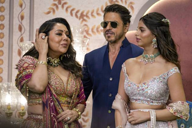 Anant-Radhika s post wedding ceremony Mumbai: Actor Shah Rukh Khan, wife Gauri Khan and daughter Suhana Khan pose for photos upon their arrival to attend Anant Ambani and Radhika Merchant s post wedding ‘Blessing Ceremony’, in Mumbai, Saturday, July 13, 2024. (PTI Photo Kunal Patil) (PTI07_13_2024_000316A) Mumbai Maharashtra India Copyright: xKunalxPatilx (PTI07_13_2024_000316A)