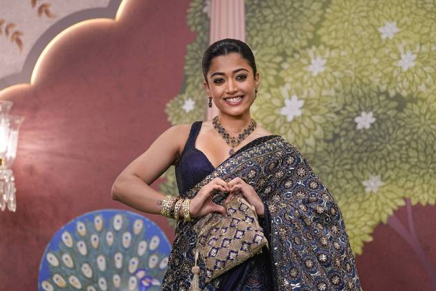 Bilder des Jahres 2024, Entertainment 07 Juli Entertainment Themen der Woche KW28 Entertainment Bilder des Tages Anant-Radhika s post wedding ceremony Mumbai: Actor Rashmika Mandanna poses for photos upon her arrival to attend Anant Ambani and Radhika Merchant s post wedding ‘Blessing Ceremony’, in Mumbai, Saturday, July 13, 2024. (PTI Photo Kunal Patil) (PTI07_13_2024_000225A) Mumbai Maharashtra India  Copyright: xKunalxPatilx (PTI07_13_2024_000225A)