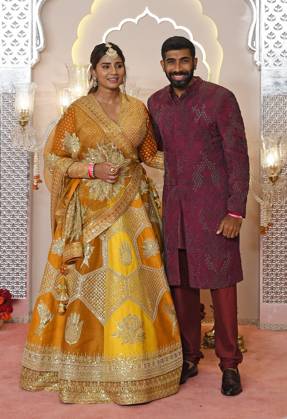 Wedding red carpet of Anant Ambani & Radhika Merchant in Mumbai, India - 12 Jul 2024 Indian cricketer Jasprit Bumrah pose for a photo with his wife and journalist Sanjana Ganesan on the red carpet wedding ceremony of Anant Ambani and Radhika Merchant in Mumbai. Mumbai India Copyright: xAshishxVaishnavx xSOPAxImagesx AVaishnav_Wedding red carpet of Anant Ambani _ Radhika Merchant in Mumbai, India (46)