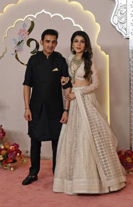 Wedding red carpet of Anant Ambani & Radhika Merchant in Mumbai, India - 12 Jul 2024 Former Indian cricketer Gautam Gambhir pose for a photo with his wife Natasha Jain on the red carpet wedding ceremony of Anant Ambani and Radhika Merchant in Mumbai. Mumbai India Copyright: xAshishxVaishnavx xSOPAxImagesx AVaishnav_Wedding red carpet of Anant Ambani _ Radhika Merchant in Mumbai, India (50)