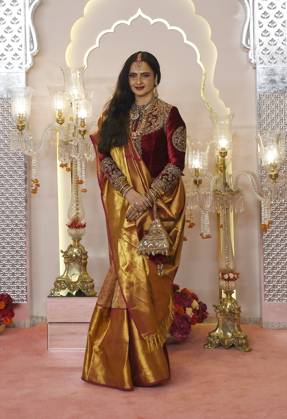 Wedding red carpet of Anant Ambani & Radhika Merchant in Mumbai, India - 12 Jul 2024 Bollywood actress Rekha poses for a photo on the red carpet wedding ceremony of Anant Ambani and Radhika Merchant in Mumbai. Mumbai India Copyright: xAshishxVaishnavx xSOPAxImagesx AVaishnav_Wedding red carpet of Anant Ambani _ Radhika Merchant in Mumbai, India (57)