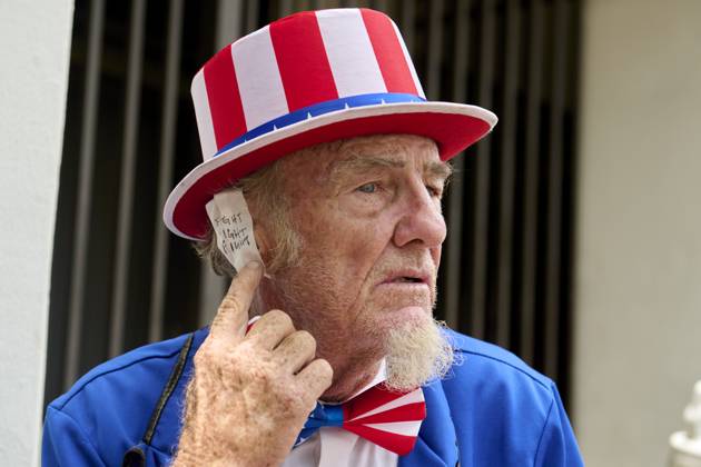 Bilder des Jahres 2024, News 07 Juli News Themen der Woche KW 29 News Bilder des Tages July 16, 2024, Milwaukee, Wisconsin, US: Dressed as Uncle Sam, Duane Schwingel, AKA: Uncle Jam, shows off a taped ear that reads, Fight Fight Fight following the assignation attempt of former president Donald Trump at the 2024 Republican National Convention in Milwaukee, Wisconsin for the second day of the 2024 Republican National Convention on Tuesday, July 16, 2024 Milwaukee US - ZUMAg216 20240716_znp_g216_008 Copyright: xDominicxGwinnx