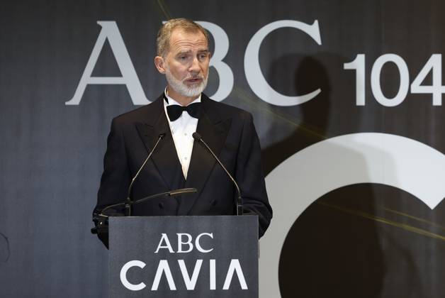 Spain s King Felipe VI delivers a speech during the 104th edition of the ABC Journalism Mariano de Cavia , Luca de Tena and Mingote Awards, in Madrid, Spain, 18 July 2024. 104th edition of the ABC Journalism Mariano de Cavia , Luca de Tena and Mingote Awards in Madrid !ACHTUNG: NUR REDAKTIONELLE NUTZUNG! Copyright: xMariscalx GRAF9773 20240718-55014187336_1