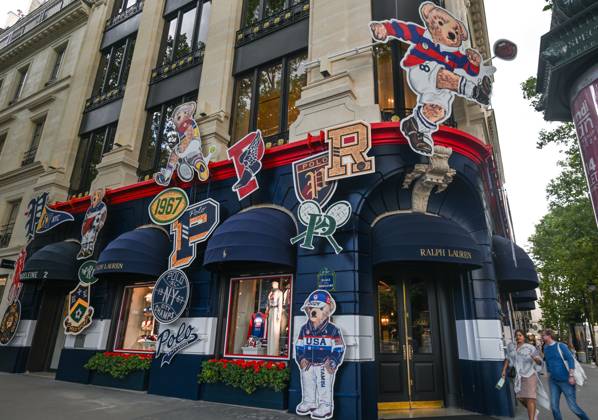 Daily Life In Paris On The Eve Of The Olympics PARIS, FRANCE - JULY 15: General view of the Ralph Lauren boutique in the 8th arrondissement of Paris, on July 15, 2024, in Paris France. Paris France Copyright: xArturxWidakx originalFilename: widak-dailylif240715_npP3g