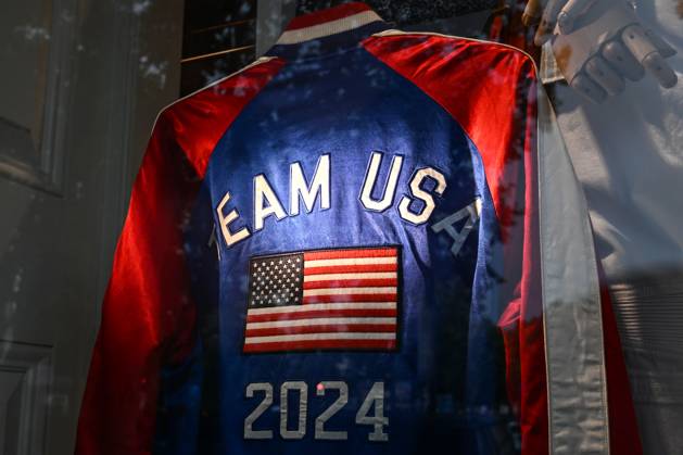 Daily Life In Paris On The Eve Of The Olympics PARIS, FRANCE - JULY 15: Windows of the Ralph Lauren boutique in the 8th arrondissement of Paris, decorated with Olympic US Team clothing, on July 15, 2024, in Paris France. Paris France Copyright: xArturxWidakx originalFilename: widak-dailylif240715_npRZY