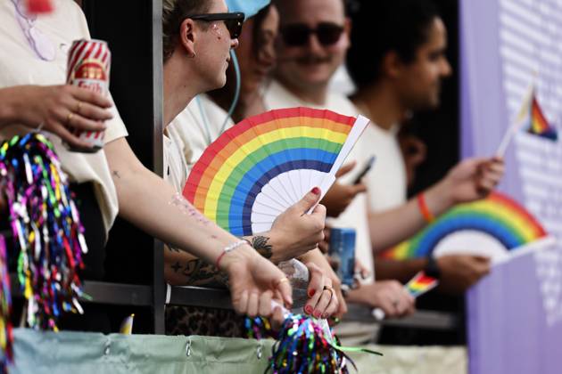 Teilnehmer des Umzugs mit Regenbogenfarben zu sehen bei der CSD-Parade im Rahmen des Cologne Pride 2024. Köln, 21.07.2024 NRW Deutschland Copyright: xChristophxHardtx