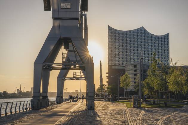 Germany, Hamburg, View from Sandkai to Elbphilharmonie at sunset, KEBF02942